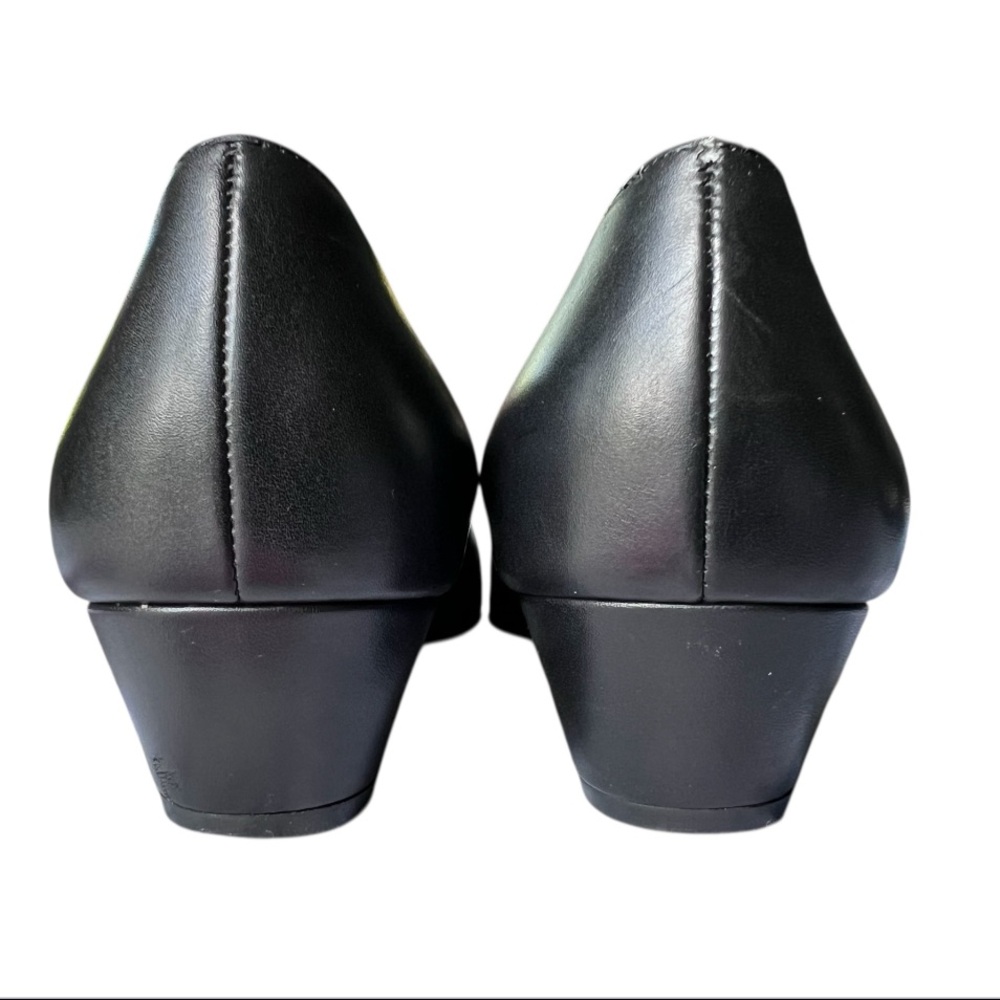 Salvatore Ferragamo Vara Black Leather Bow Pumps Slip On Heels Women’s Size 7.5 - Picture 4 of 16